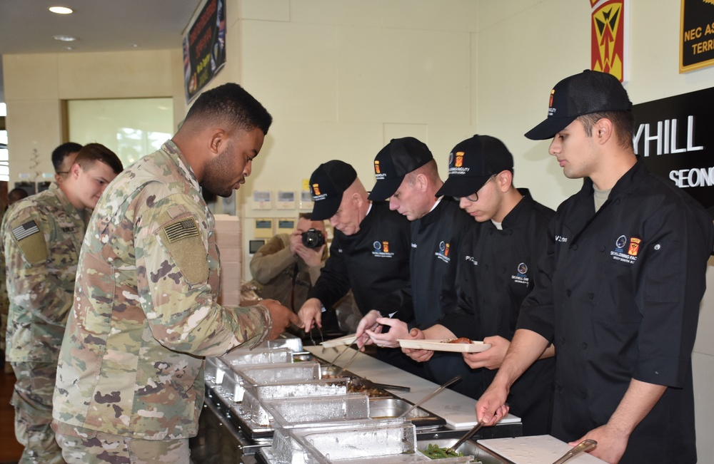 LTG Bills visits CTF Defender to serve Thanksgiving meals, recognize dining facility’s official opening
