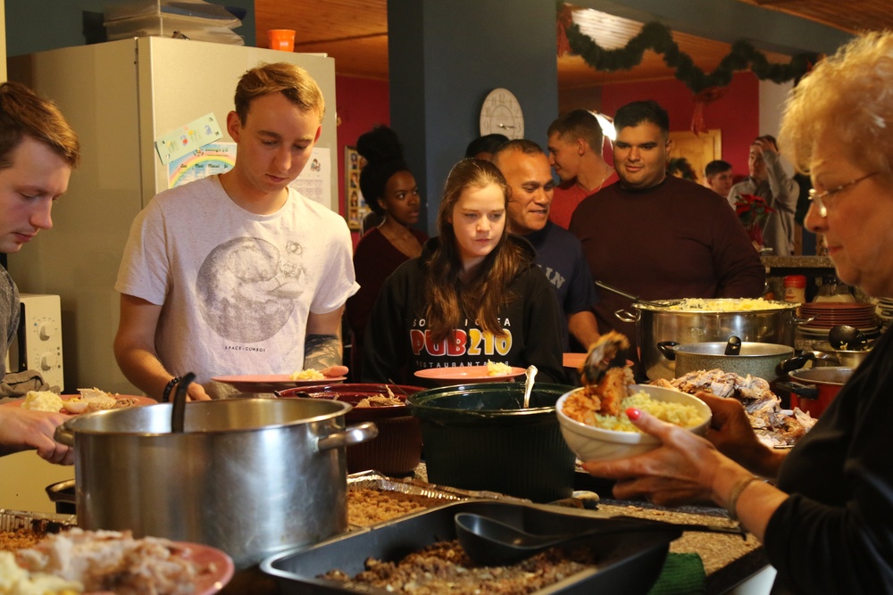 U.S. Soldiers celebrate Thanksgiving at local Romanian orphanage