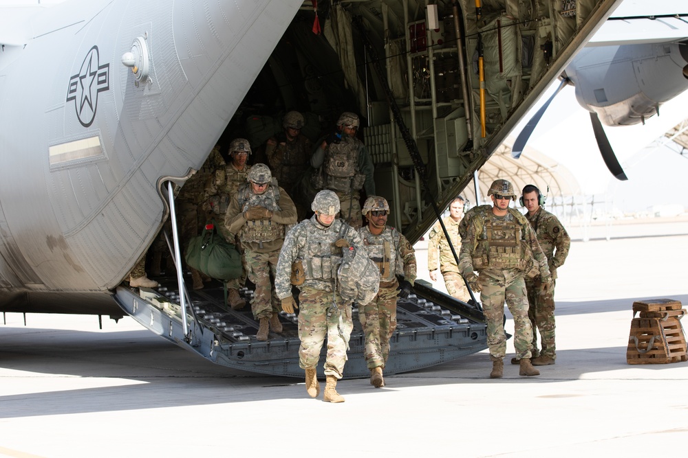 U.S. Army Soldiers Arrive at Naval Air Facility El Centro