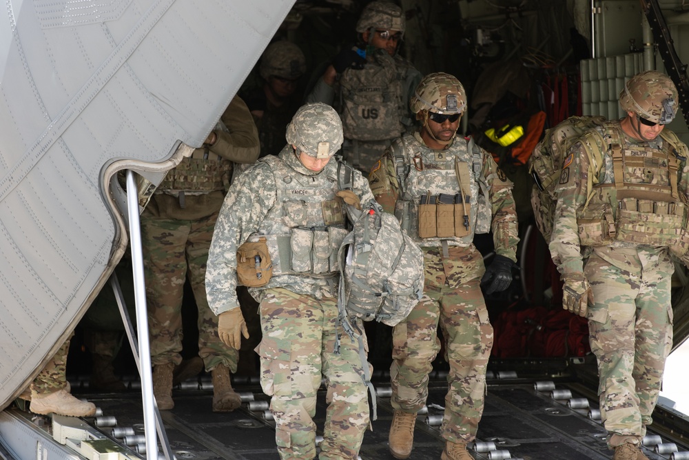 U.S. Army Soldiers Arrive at Naval Air Facility El Centro