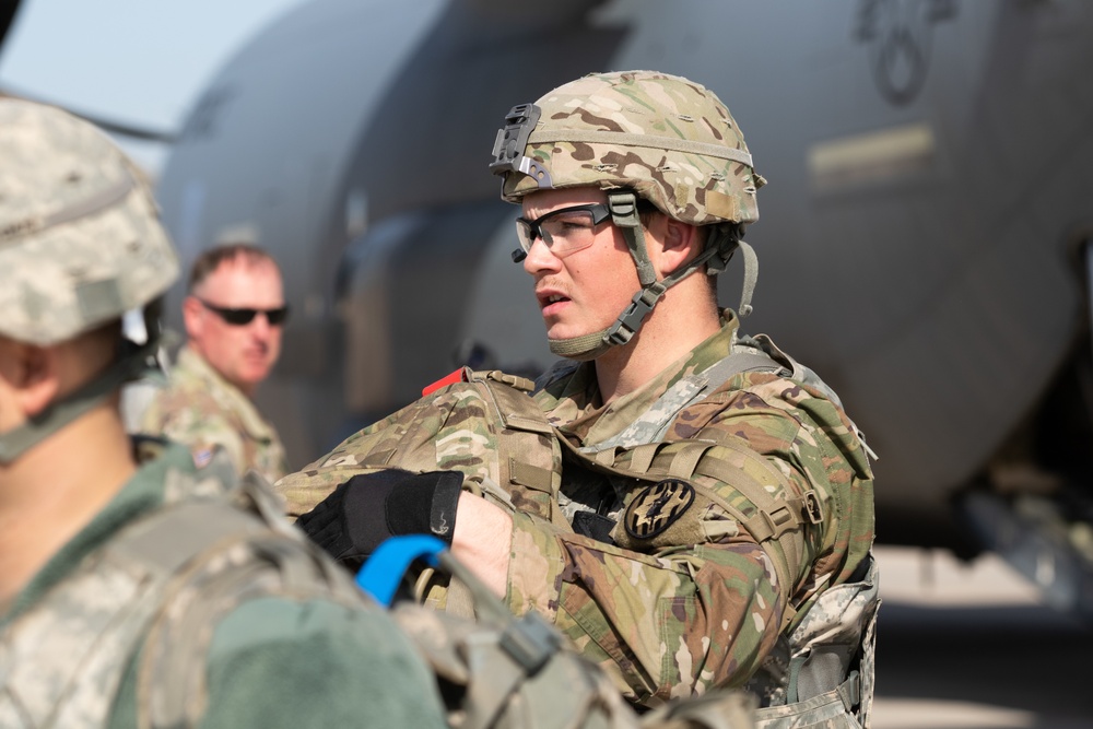 U.S. Army Soldiers Arrive at Naval Air Facility El Centro