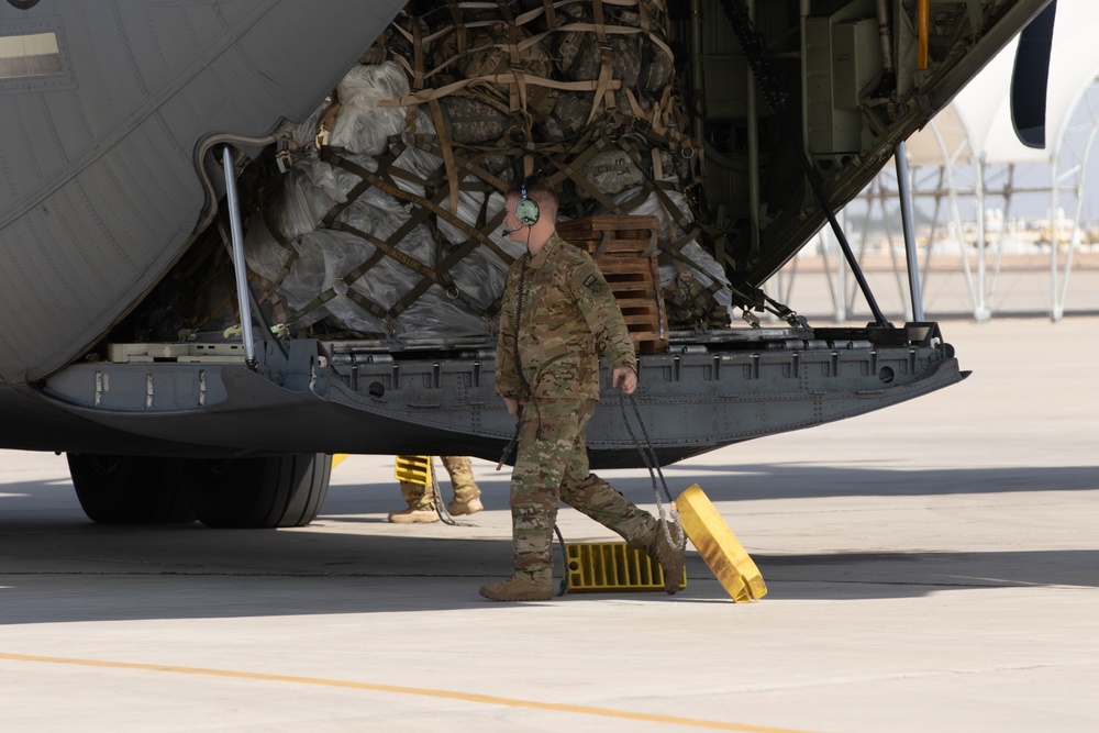 U.S. Army Soldiers Arrive at Naval Air Facility El Centro