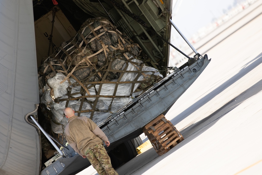 U.S. Army Soldiers Arrive at Naval Air Facility El Centro