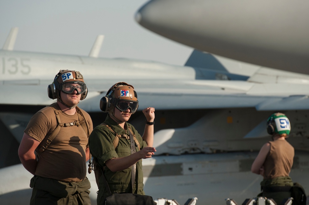 First USAF Airman pilots Navy Growler in combat