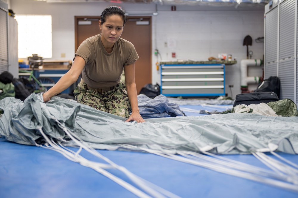 EODMU 5 Prepares Parachutes