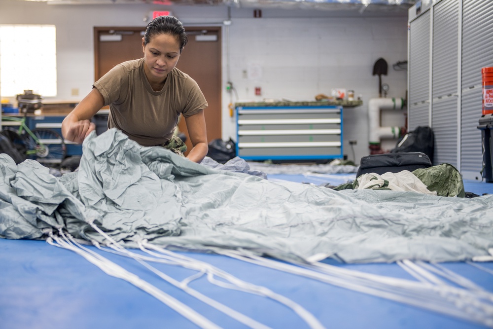 EODMU 5 Prepares Parachutes