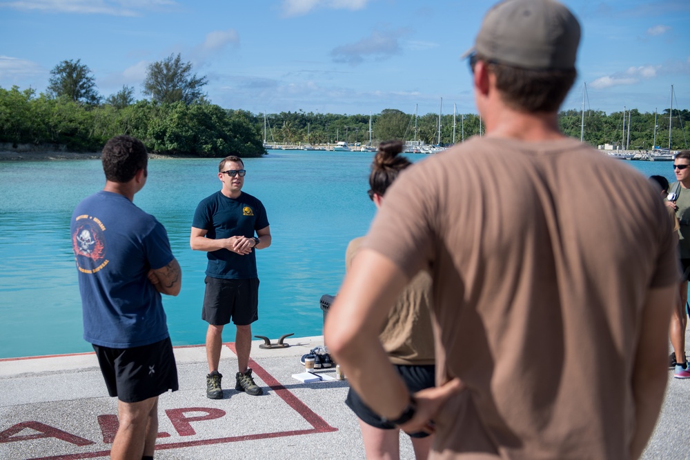 EODMU 5 Conducts Parachute Disentanglement Training