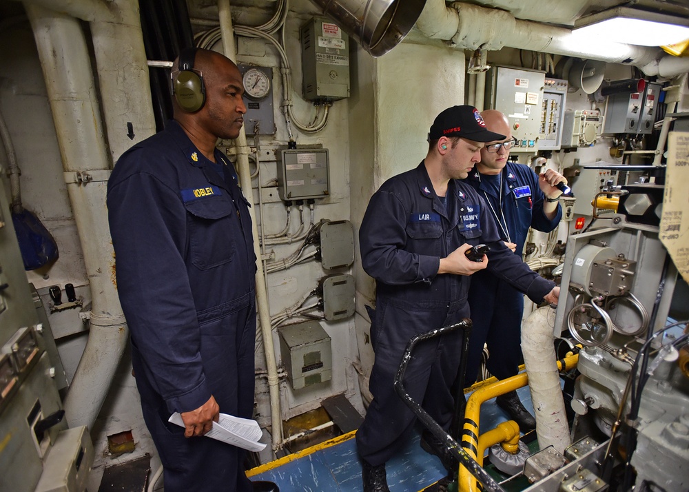 USS Blue Ridge Sailors participate in engineering drill