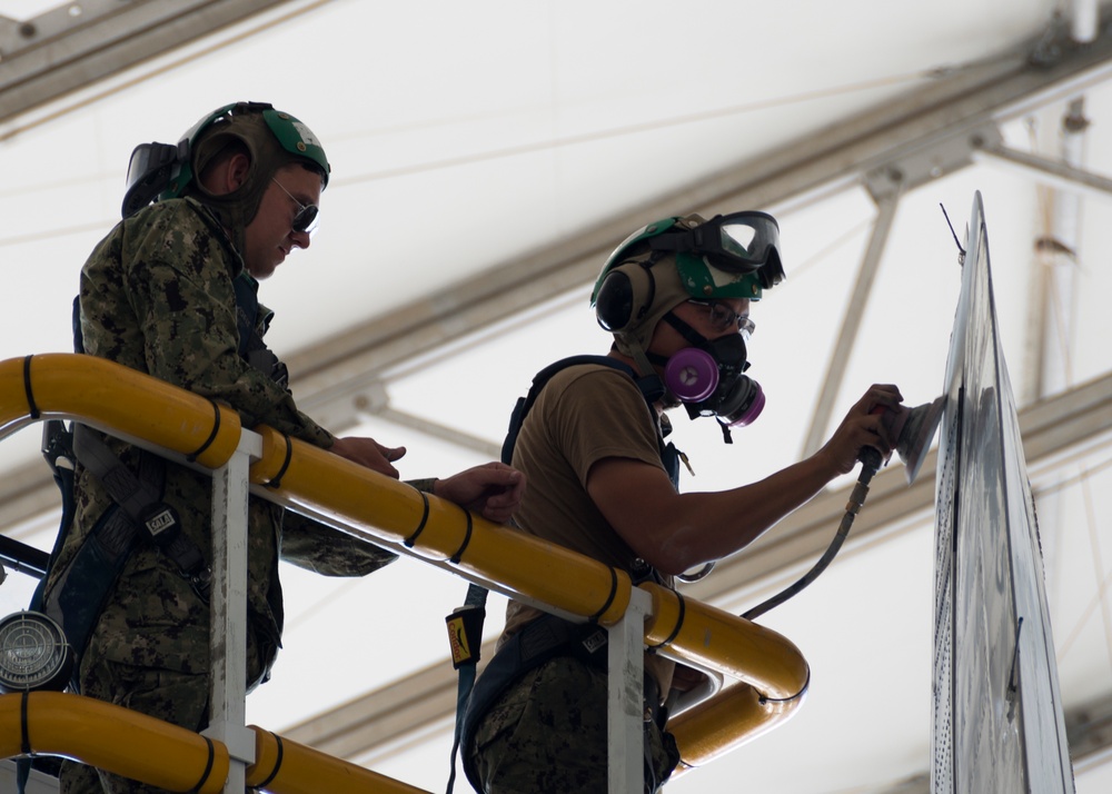 VP-46 crew paints P-3 tail