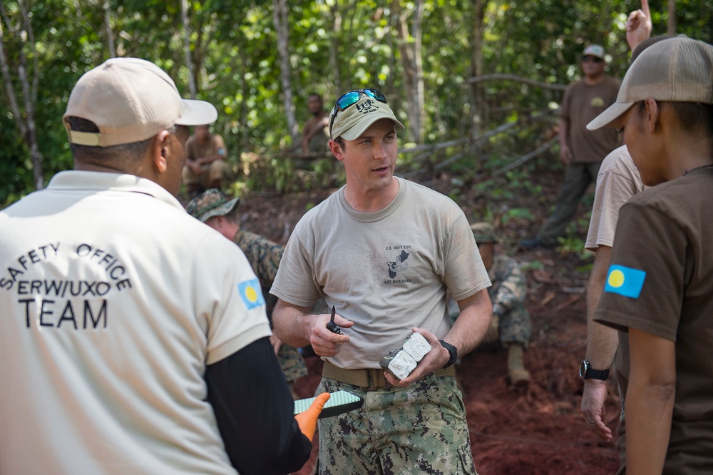 EODMU 5 Det Marianas conducts training with Palau Bureau of Public Works