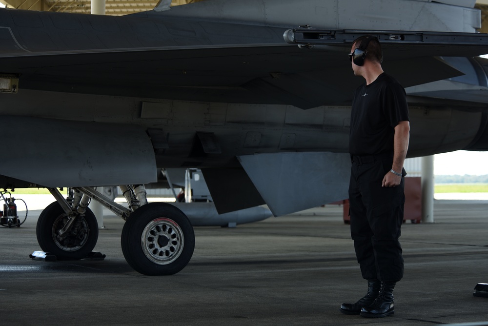 F-16 VDT prepares at Shaw AFB