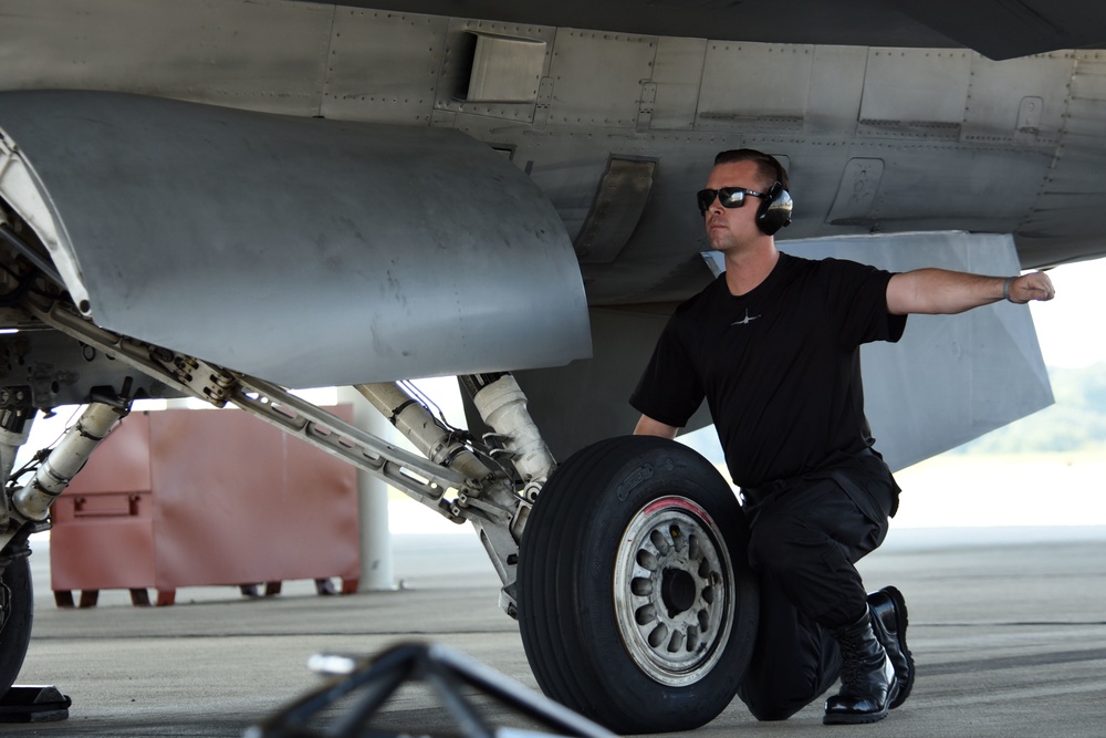 F-16 VDT prepares at Shaw AFB