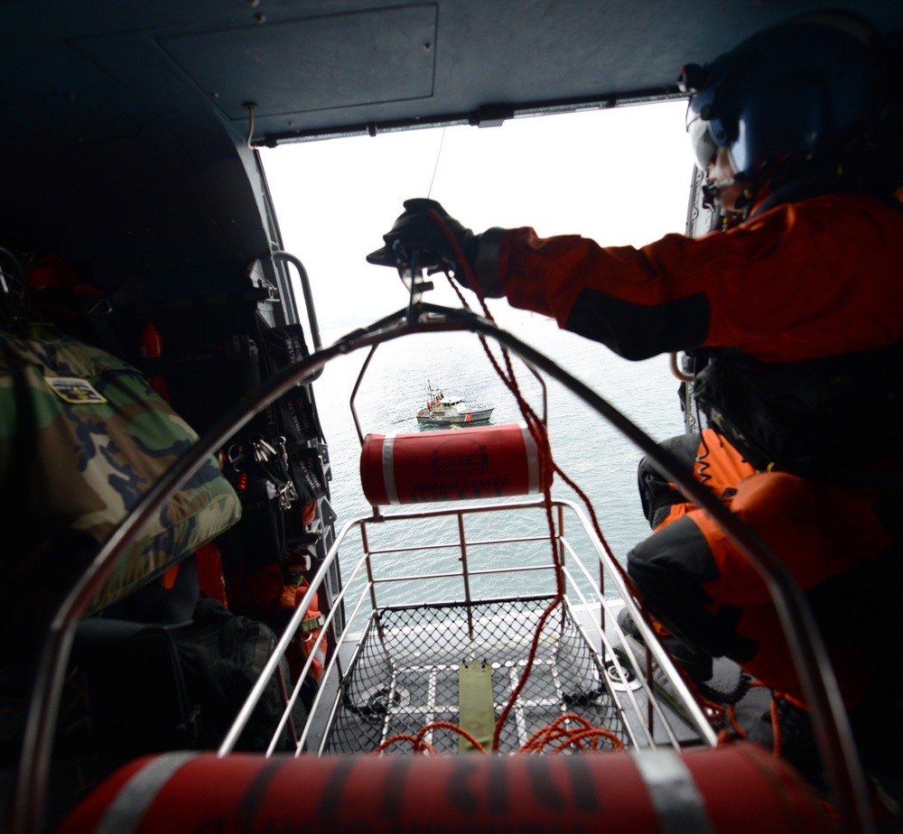 Coast guard Aircrew trains for helocopter rescues