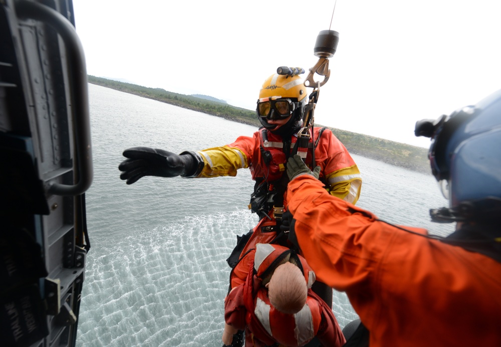 Coast Guard aircrew trains for helecopter rescues