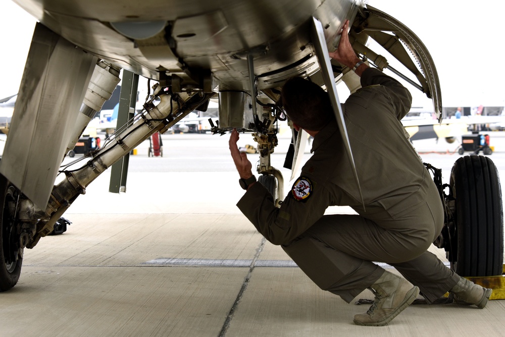 F-16 VDT shows off at BIAS