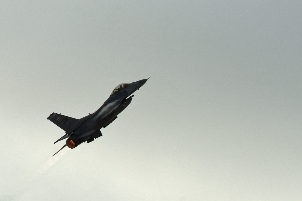 F-16 VDT shows off at BIAS