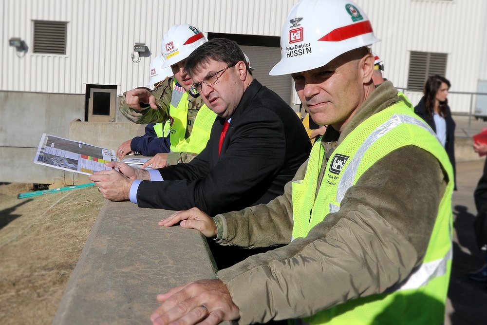 Secretary of Veterans Affairs gets firsthand look at Oklahoma health care facility construction work