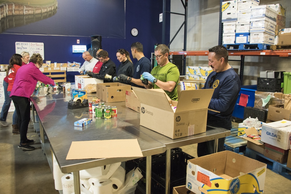 Jacksonville Coast Guard members volunteer at Feeding Northeast Florida