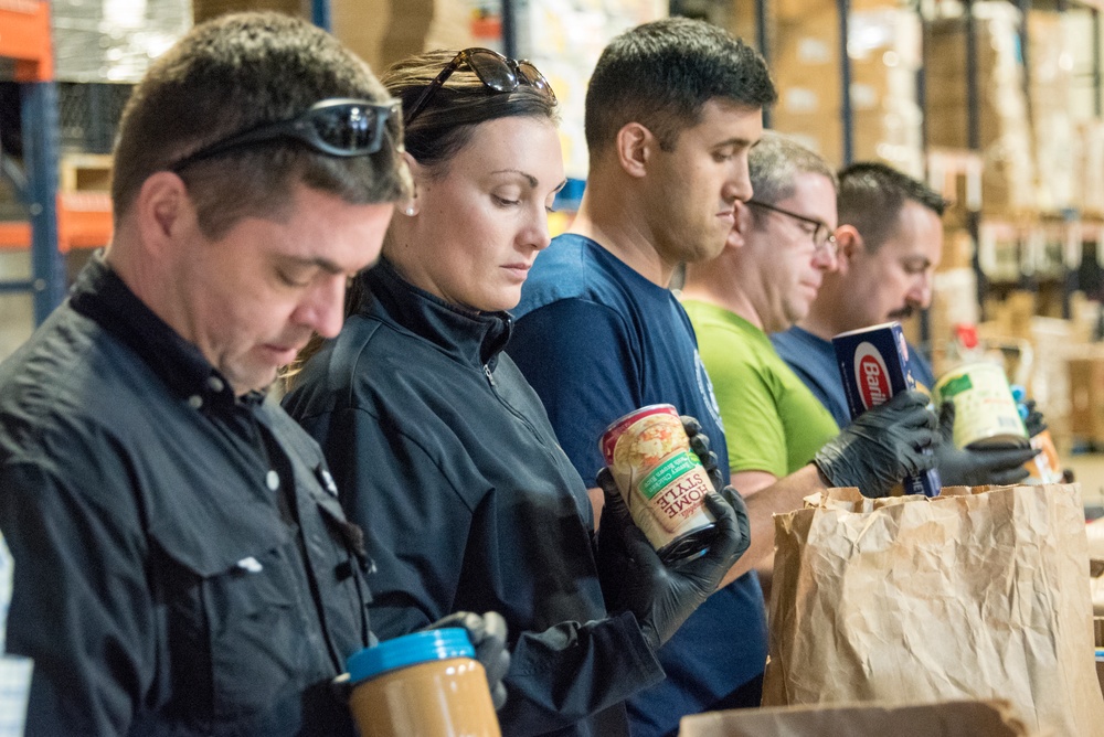 Jacksonville Coast Guard members volunteer at Feeding Northeast Florida