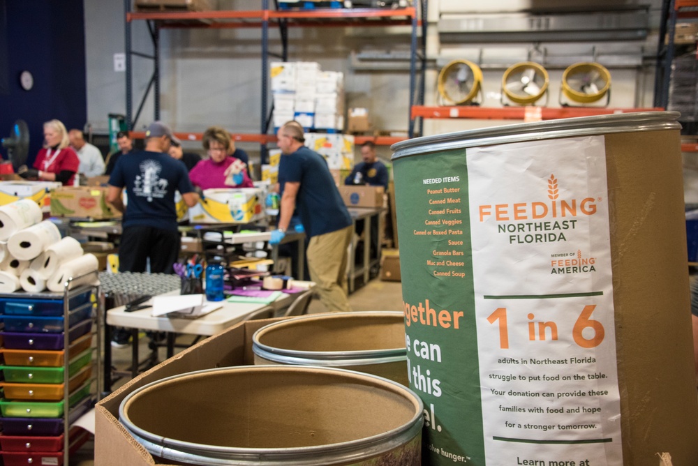 Jacksonville Coast Guard members volunteer at Feeding Northeast Florida