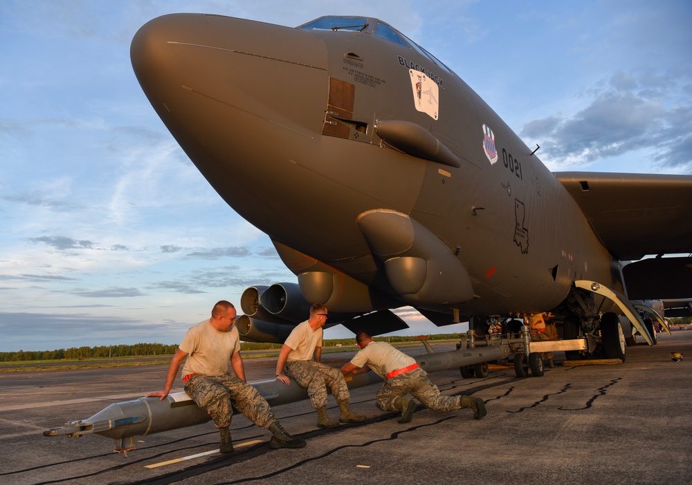 B-52 Stratofortress bombers arrive at RAAF Base Darwin