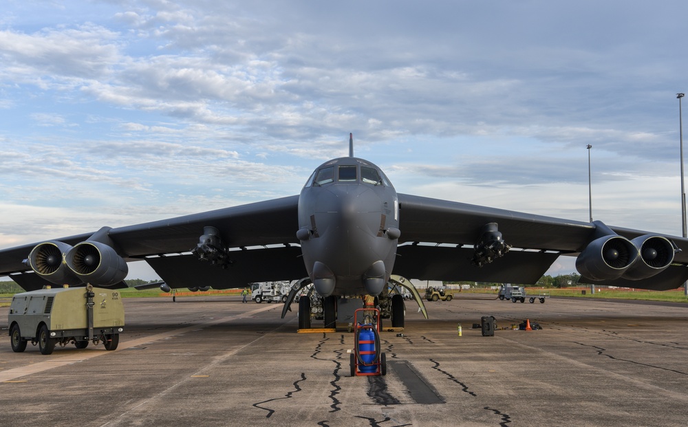 B-52 Stratofortesses arrive at RAAF Base Darwin