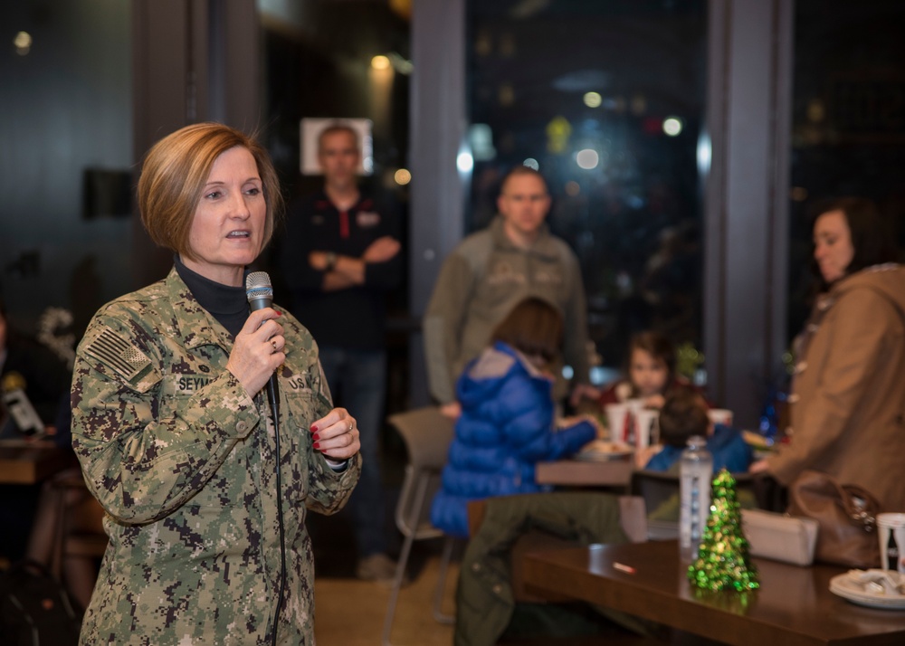 USO Holds Annual Evening With Santa