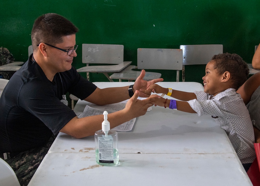 Honduran Servicemembers Provide Healthcare in Support of Enduring Promise, in Colombia