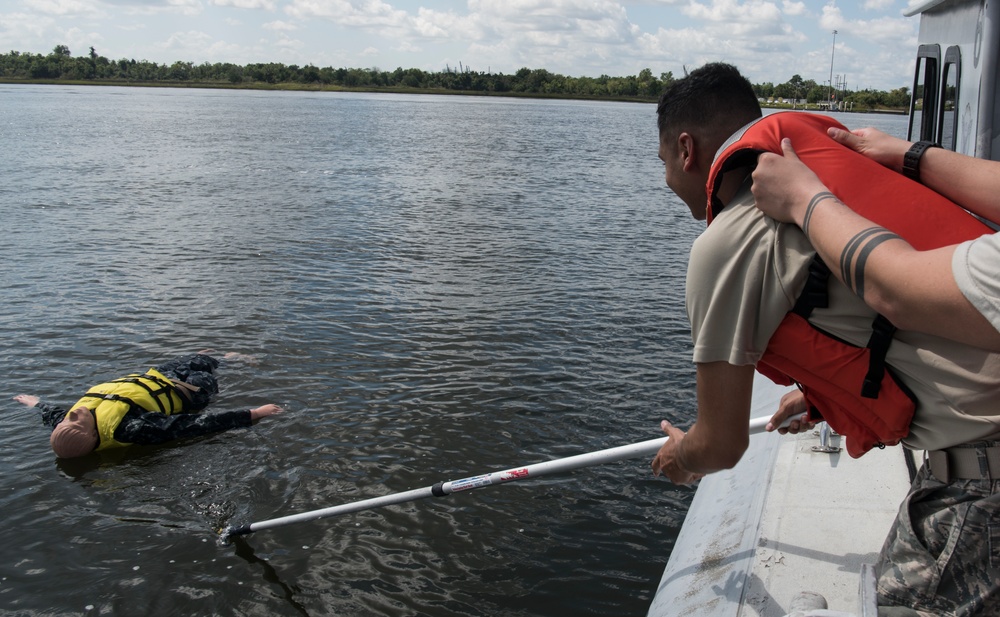 Sailors navigate Airmen through joint boating course