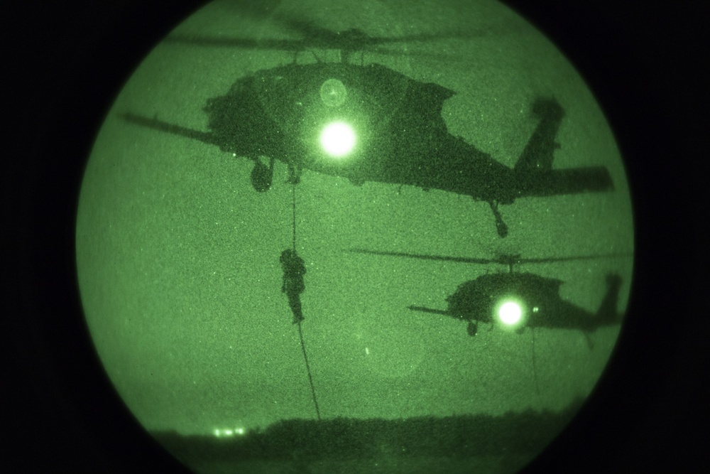 10th SFG (A) conducts fast rope training