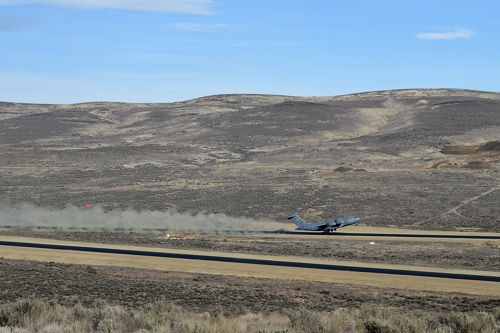 First aircraft on new selah airstrip