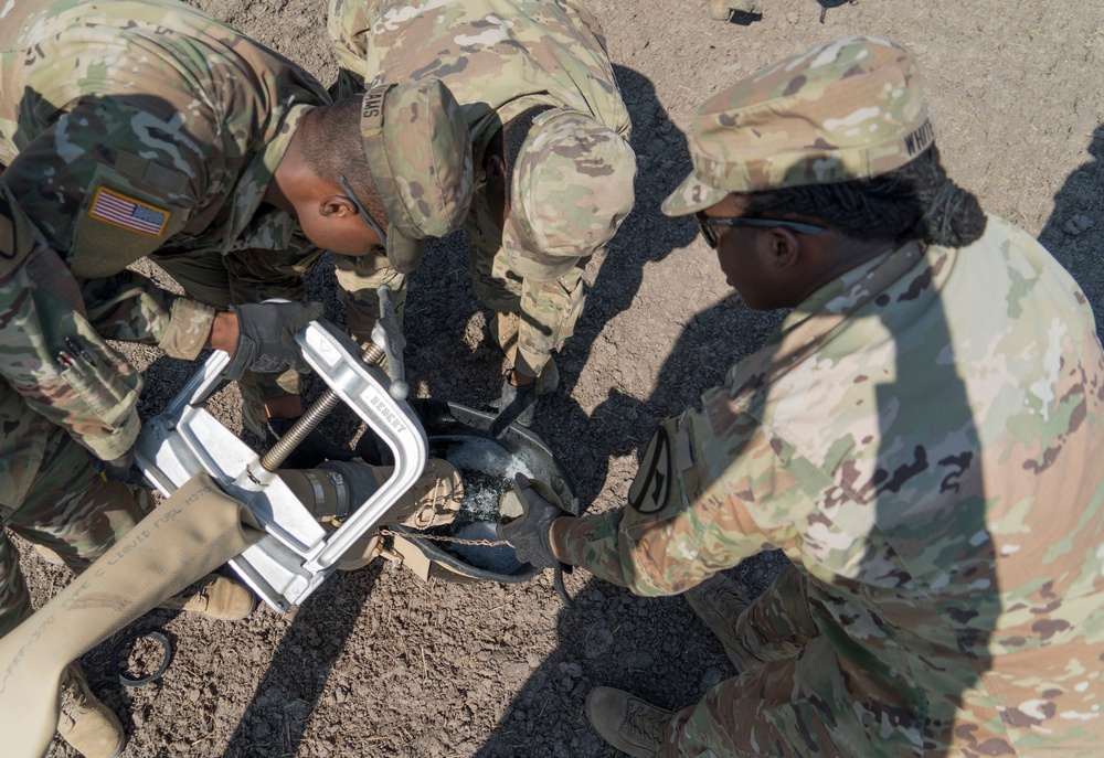 289th CSC Soldiers Disassemble Fuel Lines