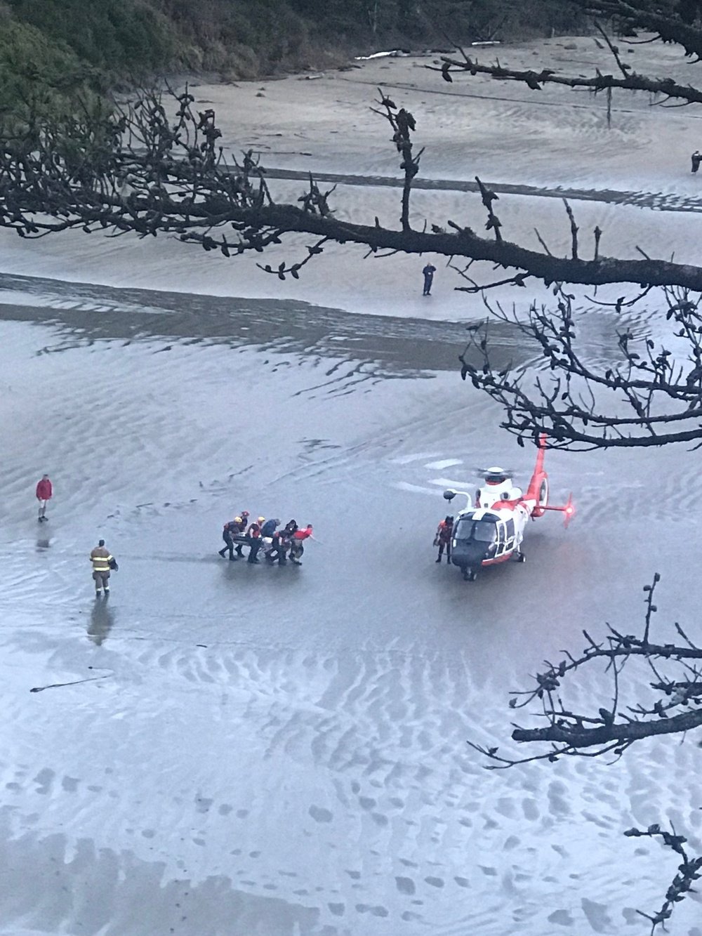 Unconscious surfer rescued by Coast Guard near Newport, Oregon