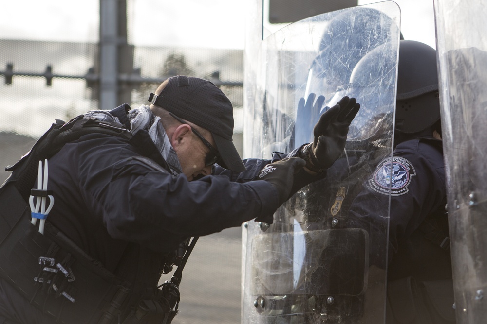 Military Police Battalion conducts port of entry readiness training with U.S. Customs and Border Patrol