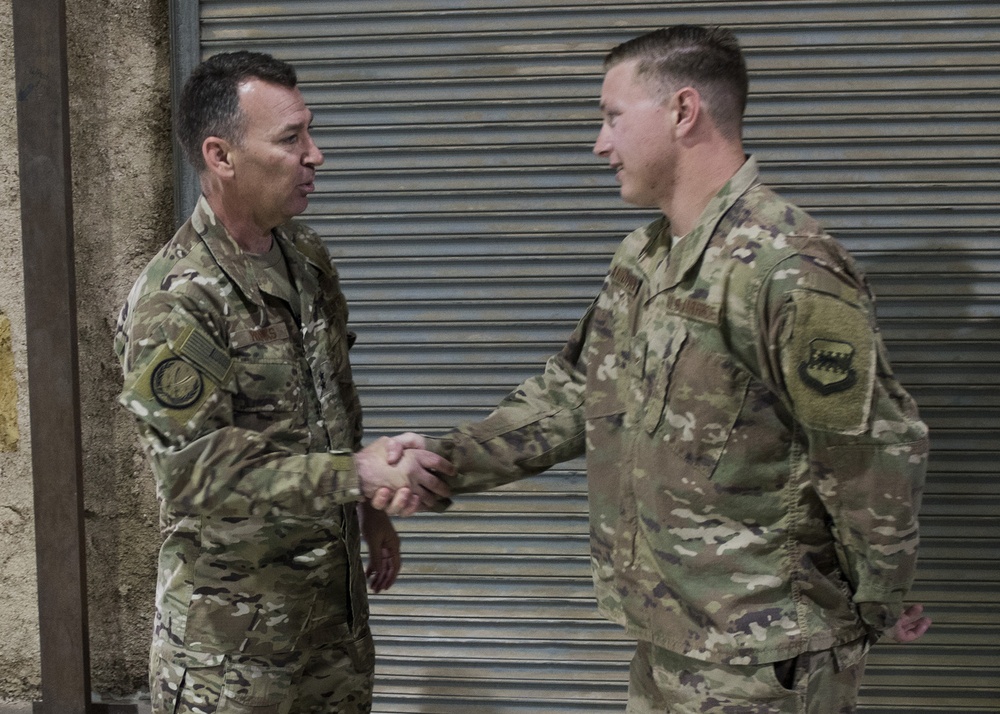 General Franks visits 407 AEG