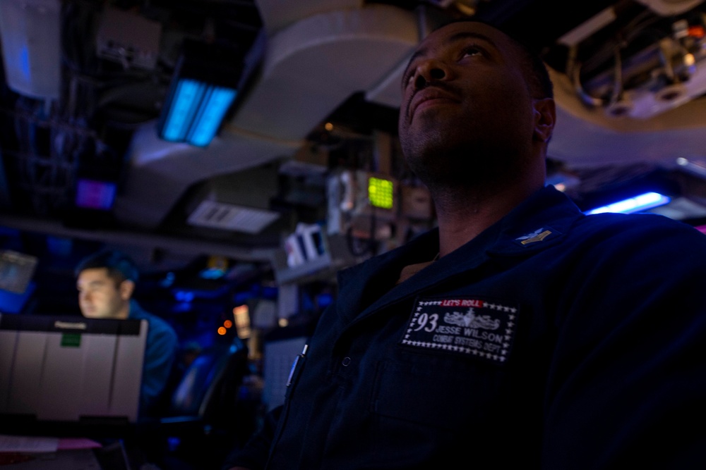 USS Somerset (LPD 25) Sailors Stand Watch in the Combat Control Center