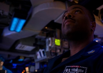 USS Somerset (LPD 25) Sailors Stand Watch in the Combat Control Center