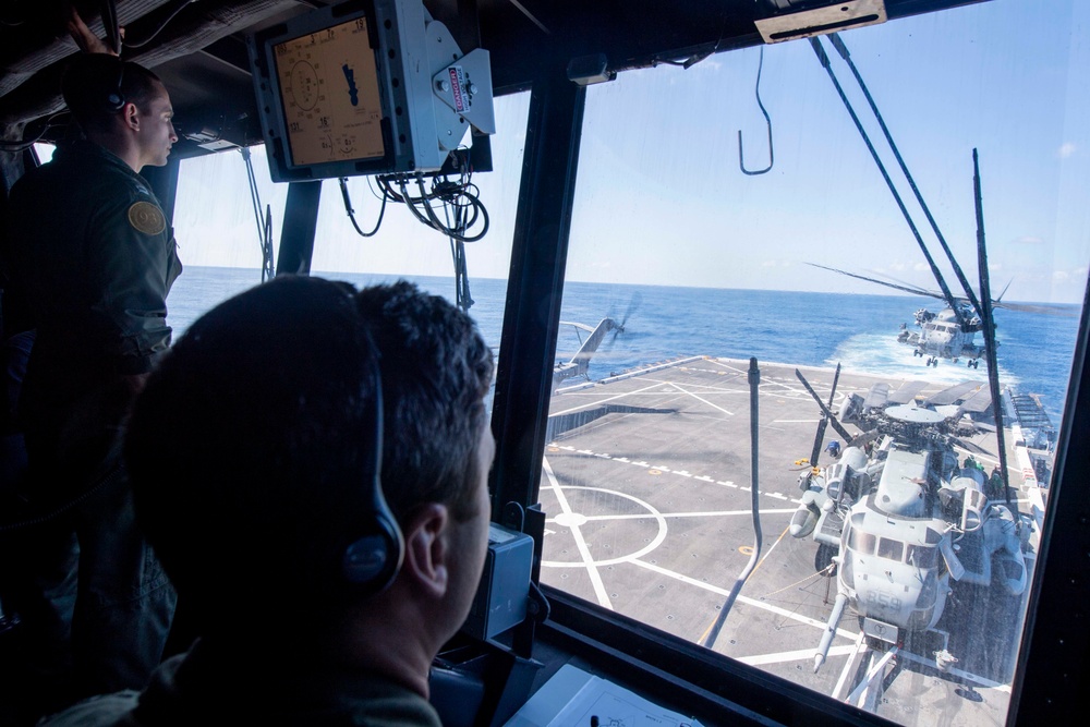 USS Somerset (LPD 25) Flight Operations