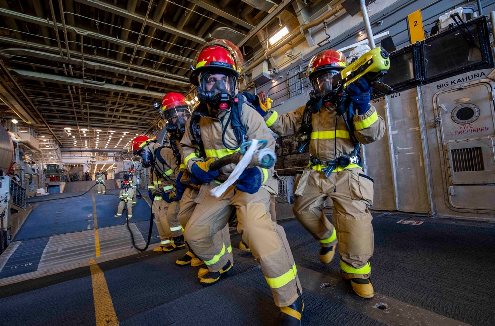 USS Somerset (LPD 25) Damage Control Drill