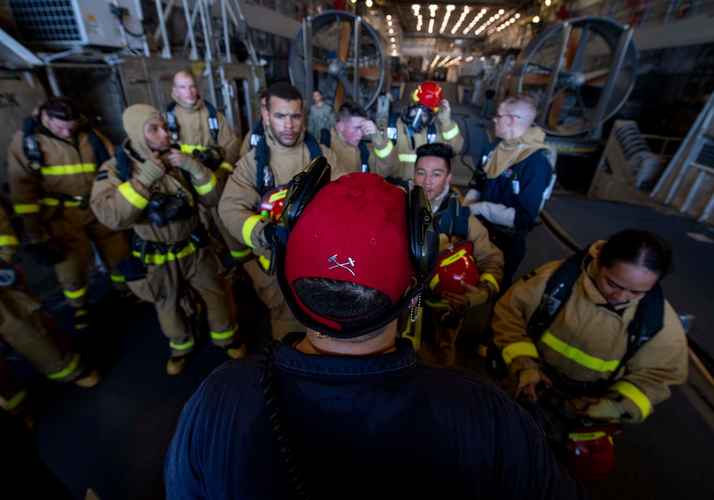 USS Somerset (LPD 25) Damage Control Drill