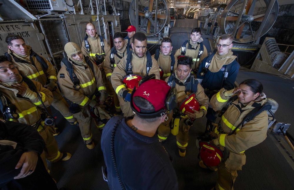 USS Somerset (LPD 25) Damage Control Drill