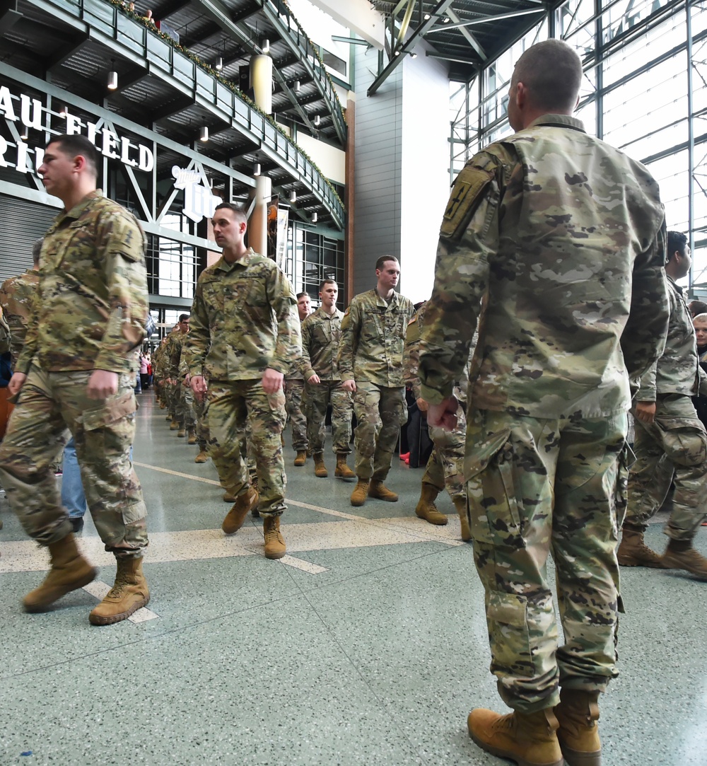 Lambeau Field sendoff for Afghanistan-bound Wisconsin Guard Soldiers