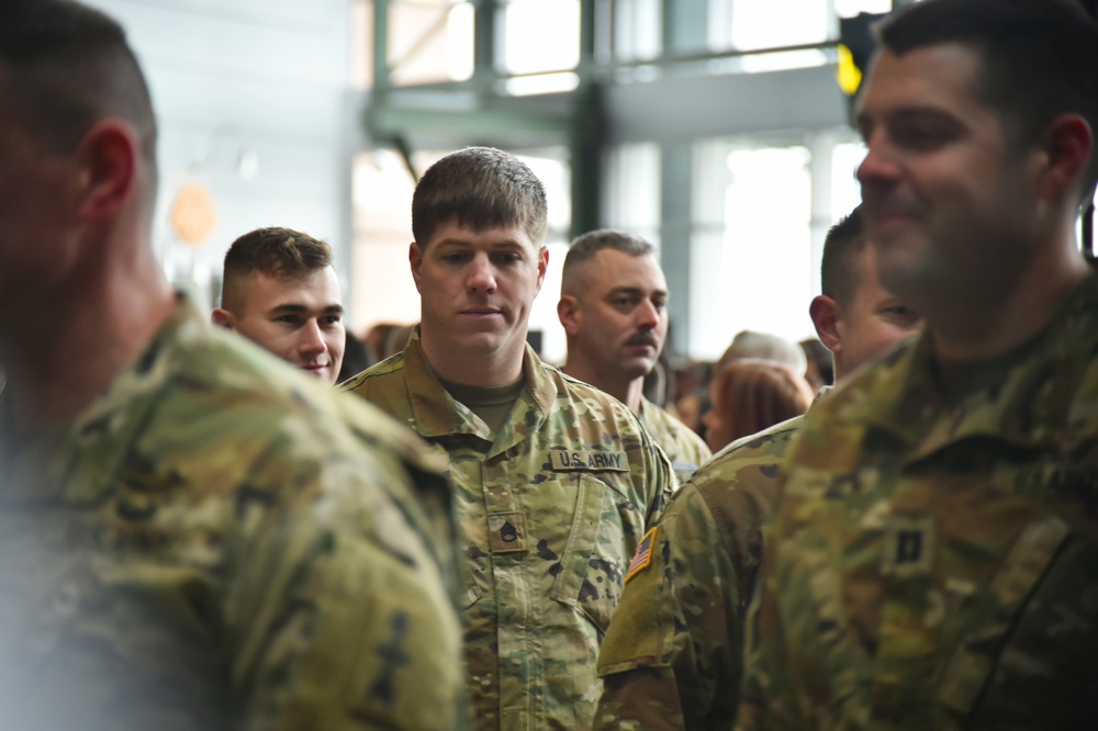 Lambeau Field sendoff for Afghanistan-bound Wisconsin Guard Soldiers