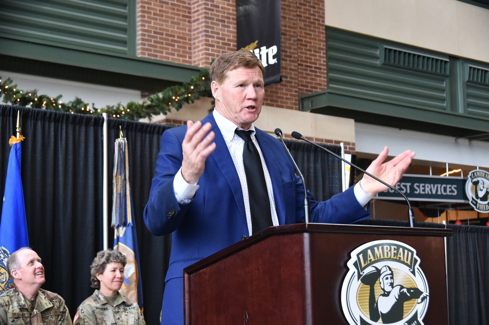Lambeau Field sendoff for Afghanistan-bound Wisconsin Guard Soldiers