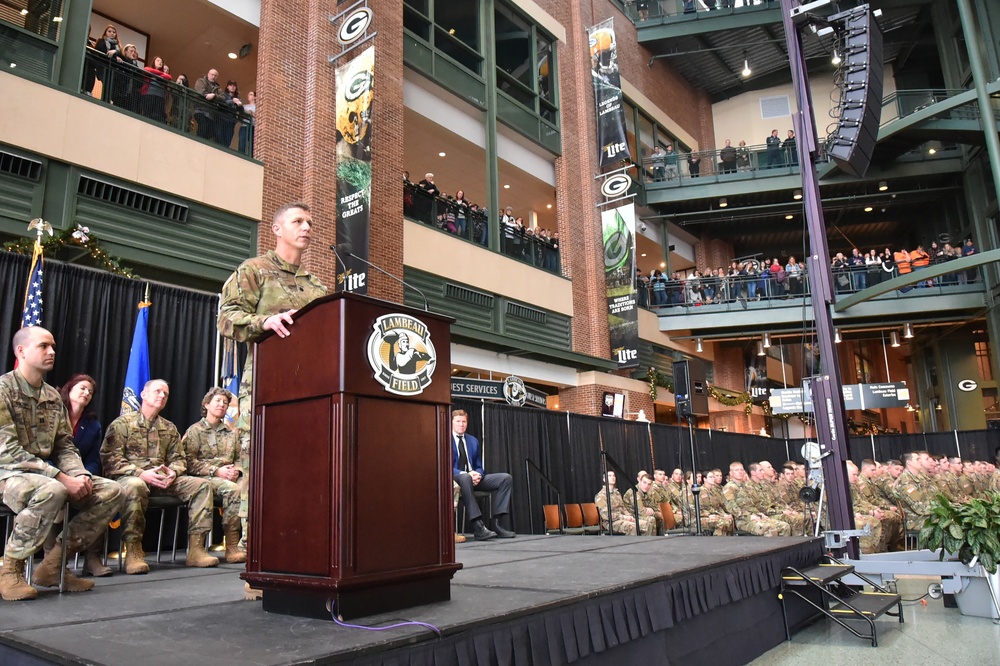 Lambeau Field sendoff for Afghanistan-bound Wisconsin Guard Soldiers