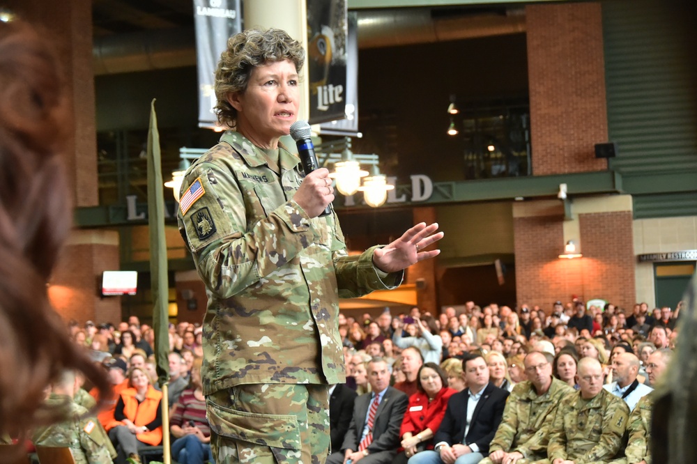 Lambeau Field sendoff for Afghanistan-bound Wisconsin Guard Soldiers