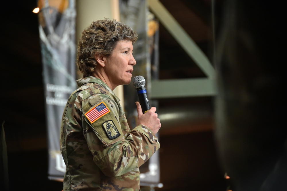 Lambeau Field sendoff for Afghanistan-bound Wisconsin Guard Soldiers