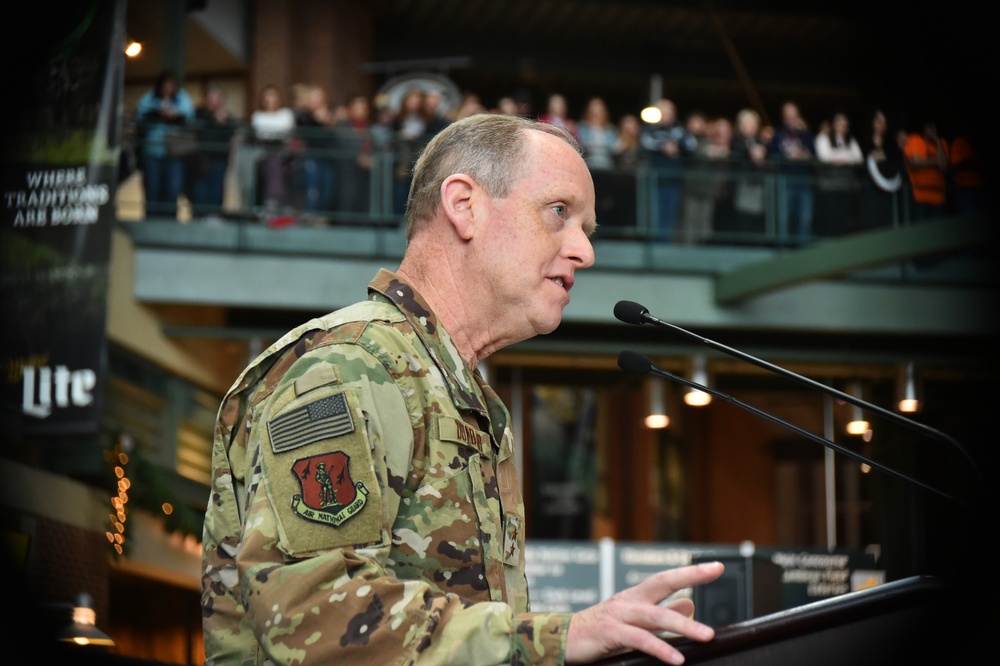 Lambeau Field sendoff for Afghanistan-bound Wisconsin Guard Soldiers