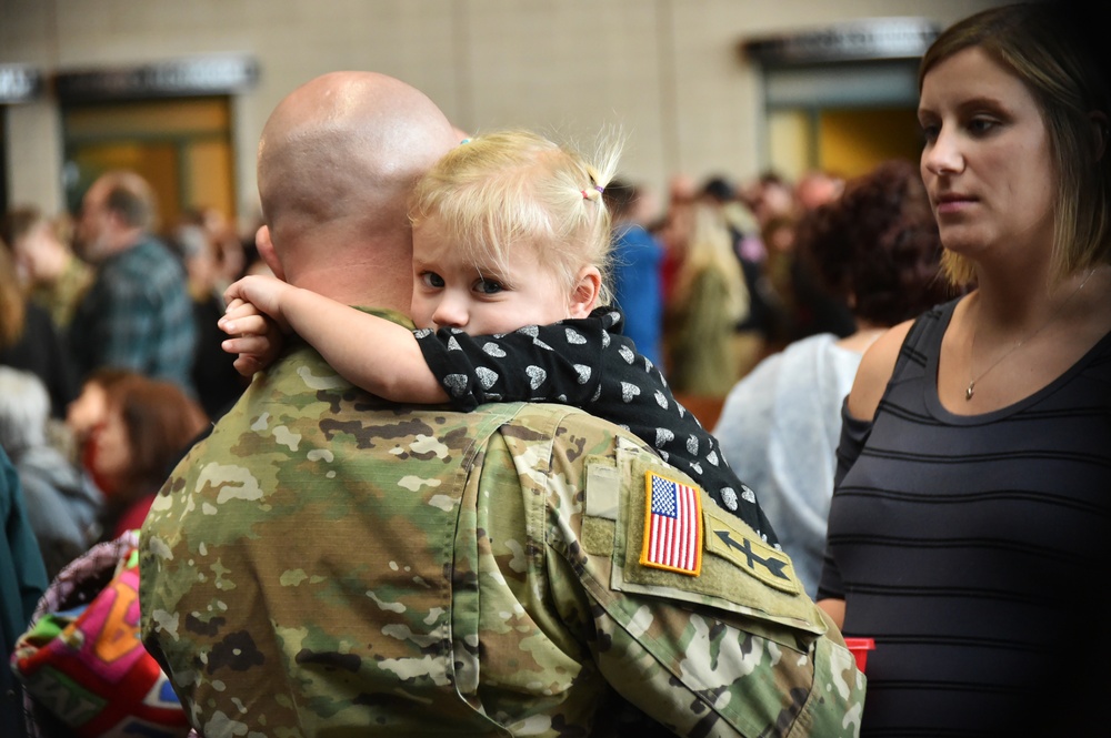 Lambeau Field sendoff for Afghanistan-bound Wisconsin Guard Soldiers