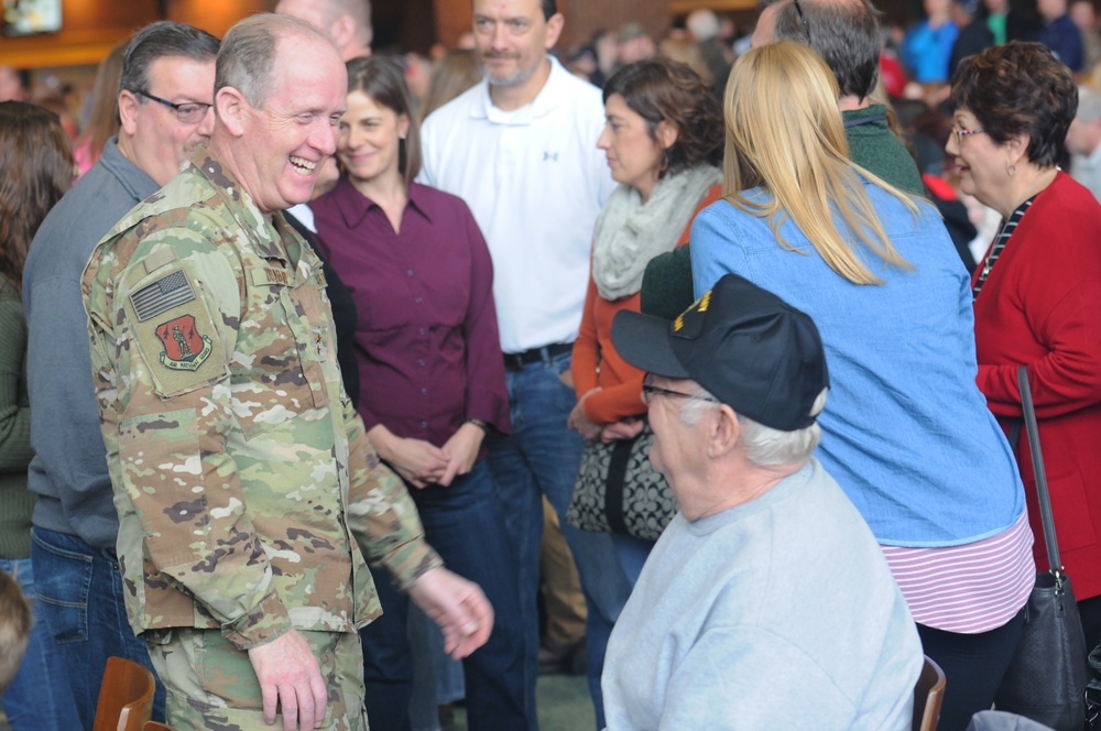 Lambeau Field sendoff for Afghanistan-bound Wisconsin Guard Soldiers